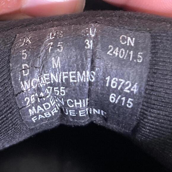 Clarks Whistle Bea Black Leather Quilted Plaid Ankle Boots Women Sz 7.5 M EU 38 - Picture 7 of 7